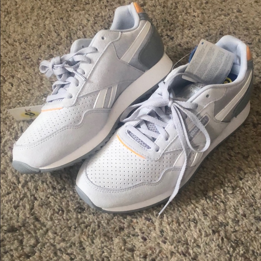 BRAND NEW WITH TAGS! Reebok Sneakers, size 9!